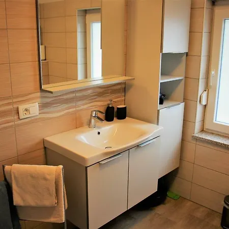 Apartmaji Hrvatin V Kortah *