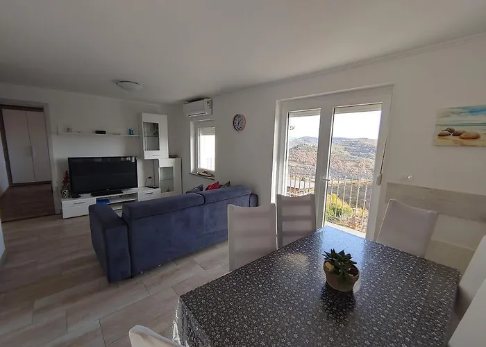 Apartmaji Hrvatin V Kortah إيزولا