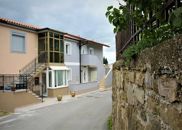 Apartmaji Hrvatin V Kortah إيزولا