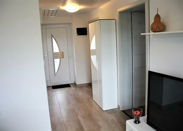 شقة Apartmaji Hrvatin V Kortah