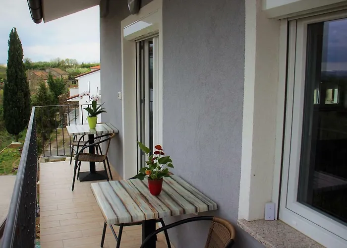 Apartmaji Hrvatin V Kortah إيزولا