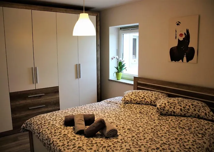 Apartmaji Hrvatin V Kortah * إيزولا