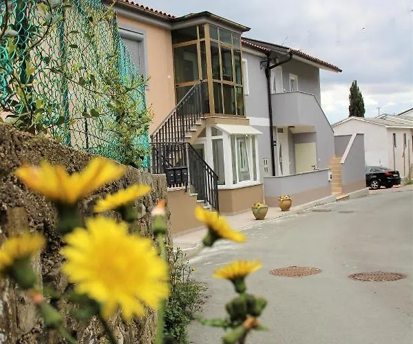 Apartmaji Hrvatin V Kortah *